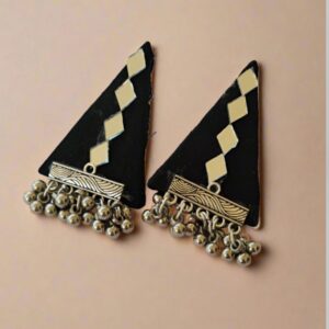 Rainvas Black and silver mirror triangular studs earrings for women